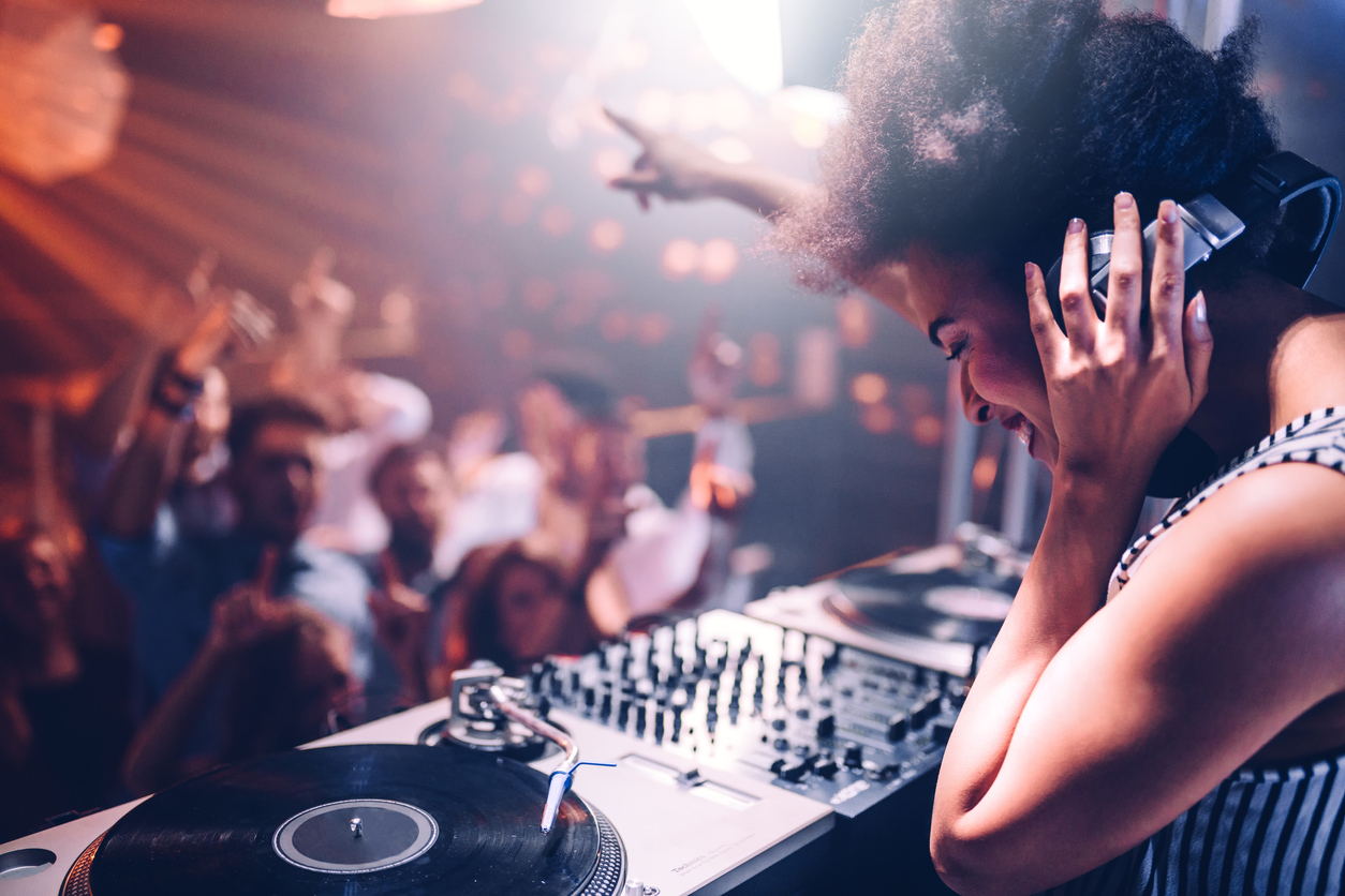 Accessoires DJ les 6 indispensables : ne mixez plus jamais sans !
